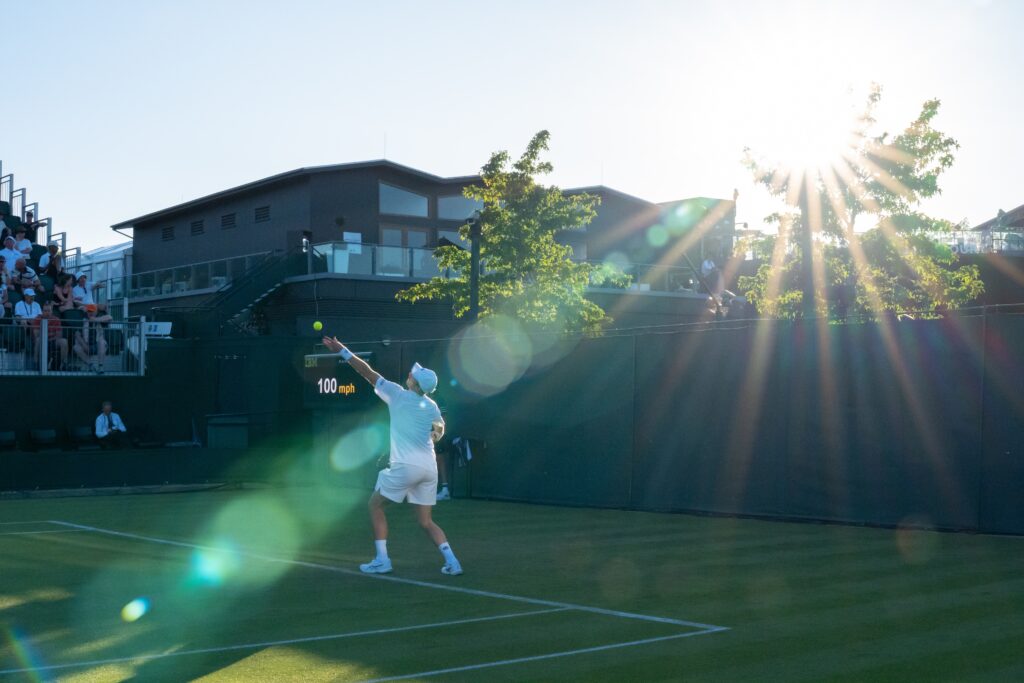 Service toss verbeteren bij tennis: 7 oefeningen voor een betere opgooi