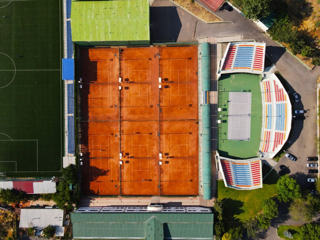Wat zijn de afmetingen van een tennisbaan?
