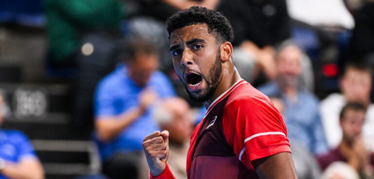 Arthur Fils wint Barcelona en blikt terug op moeilijke revalidatie: “We hebben ongelofelijk werk geleverd”