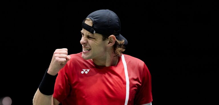 Bergs stunt tegen Rublev en bereikt achtste finales in Monte Carlo