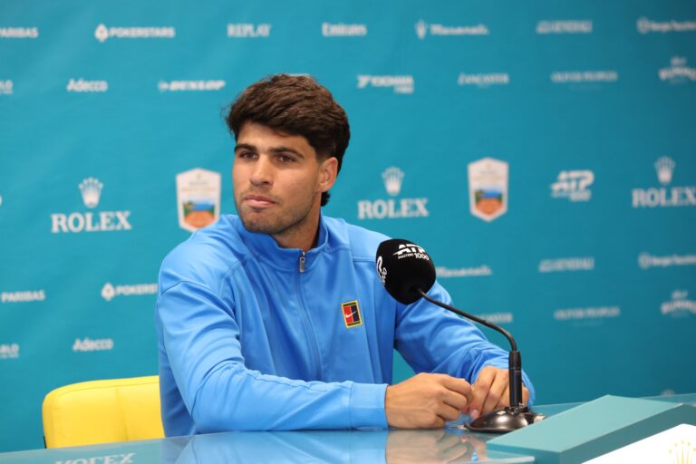 Alcaraz moet opgeven in Barcelona na polsblessure