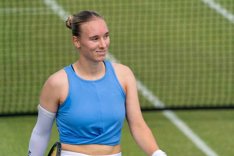 Gestage opmars, Feyenoord-vader, tenniswonderschool Berkenrode: dit is US Open-debutante Anouk Koevermans