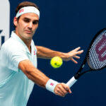 Federer breekt tijdens Hall of Fame-speech: ‘Ik heb tissues en een zonnebril nodig’