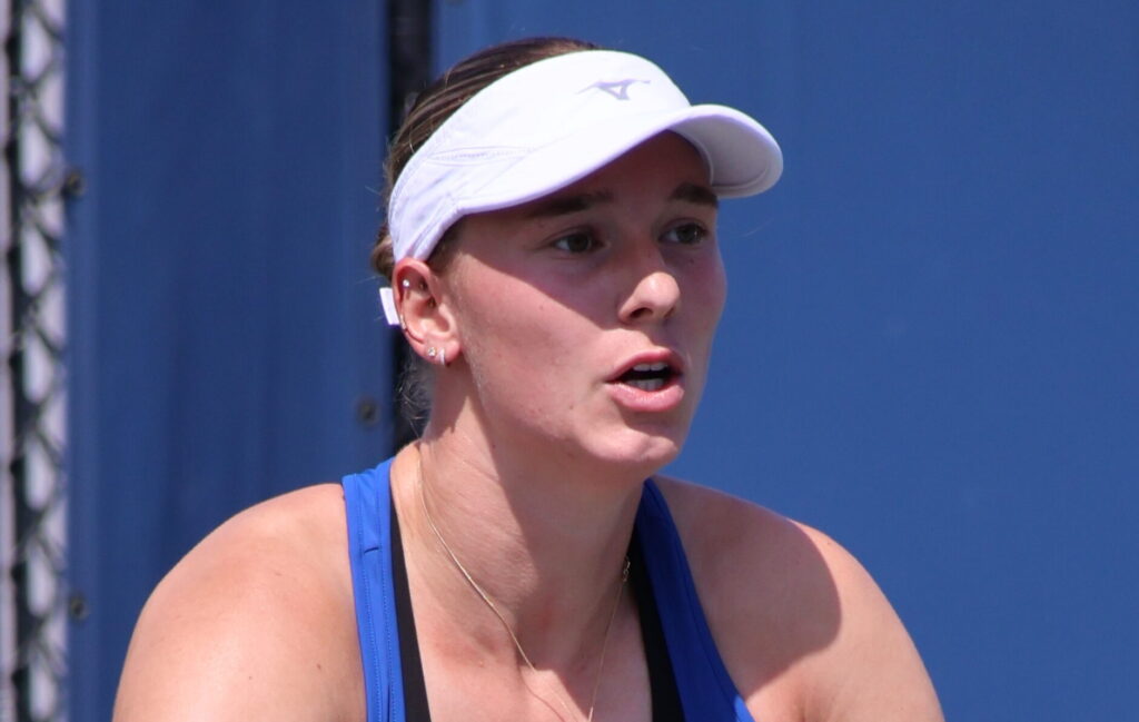 Gestage opmars, Feyenoord-vader, tenniswonderschool Berkenrode: dit is US Open-debutante Anouk Koevermans