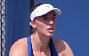 Gestage opmars, Feyenoord-vader, tenniswonderschool Berkenrode: dit is US Open-debutante Anouk Koevermans