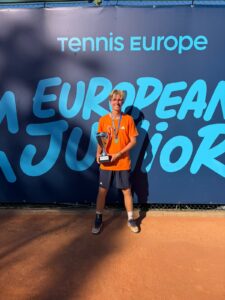 Stan Put (16) slaat dubbelslag: Europees kampioen in singel en dubbel
